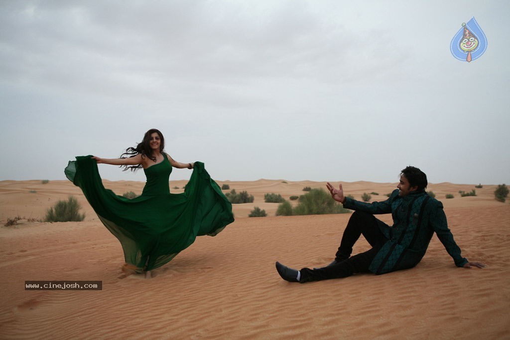 Thillu Mullu Tamil Movie New Stills - 17 / 26 photos