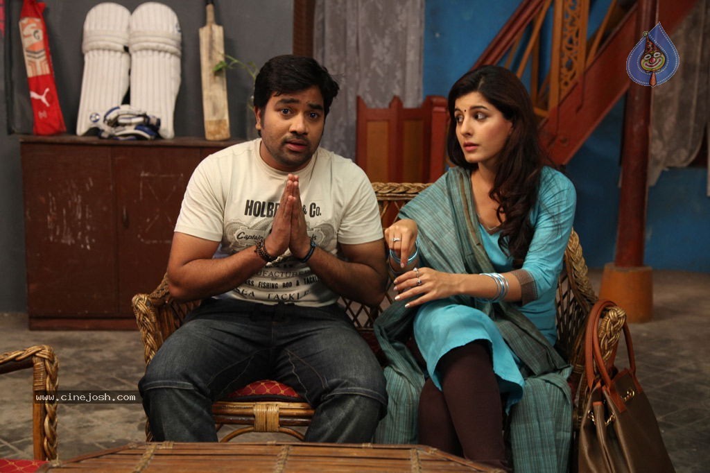 Thillu Mullu Tamil Movie New Stills - 21 / 26 photos