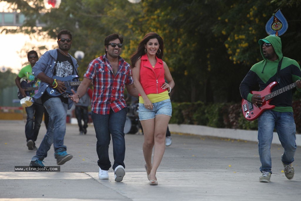 Thillu Mullu Tamil Movie New Stills - 23 / 26 photos