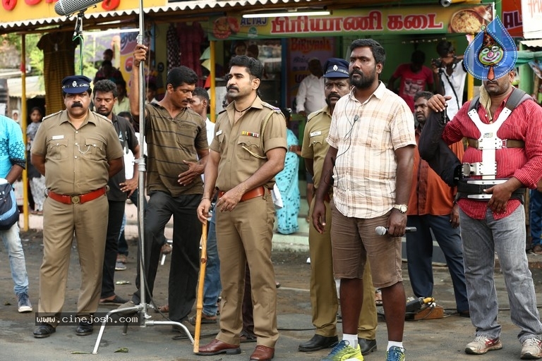 Thimiru Pudichavan Movie Working Stills - 3 / 18 photos