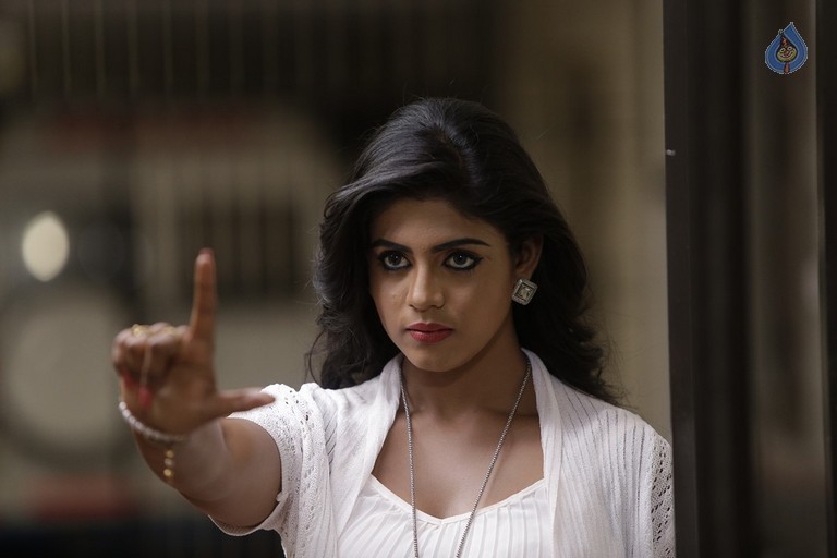 Thiraikku Varatha Kathai Tamil Movie Photos - 8 / 60 photos