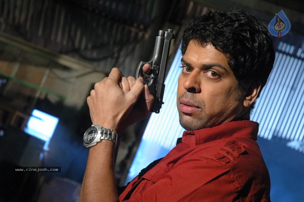 Thirudan Police Tamil Movie Stills - 30 / 45 photos