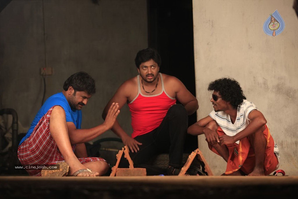 Thoda Adra Sakka Tamil Movie Hot Stills - 29 / 41 photos
