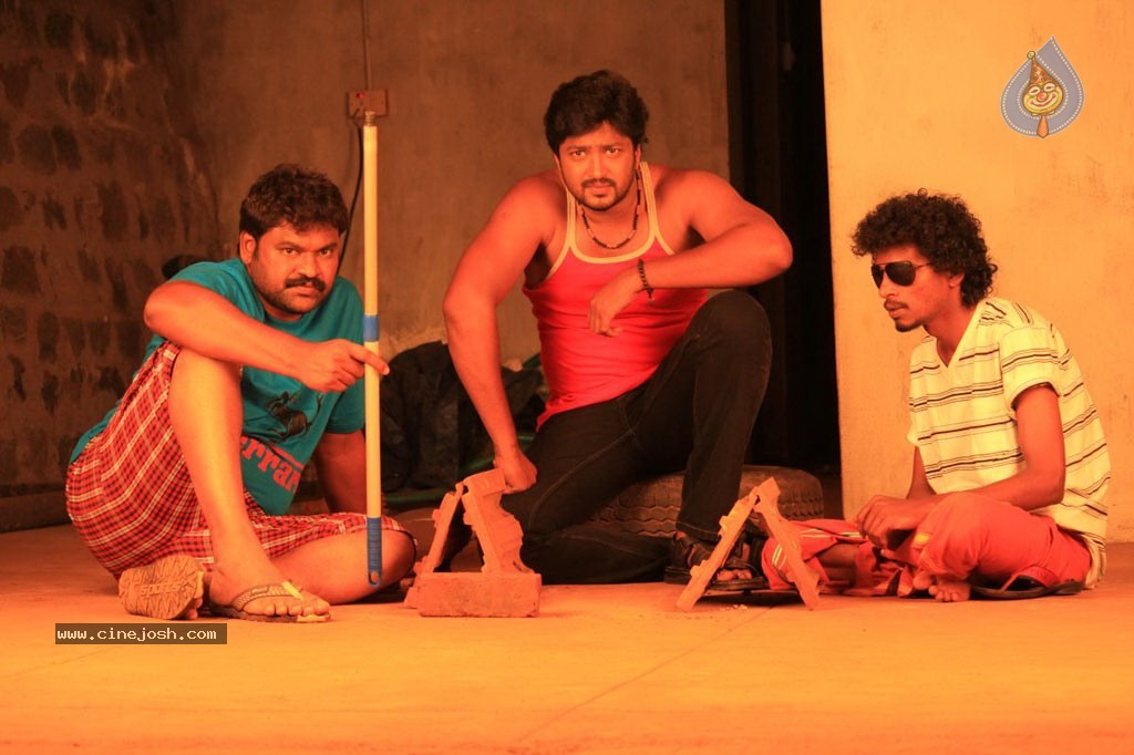 Thoda Adra Sakka Tamil Movie Hot Stills - 37 / 41 photos