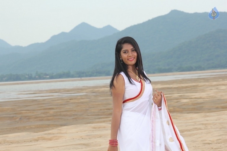 Tholi Parichayam Movie Photos - 16 / 25 photos