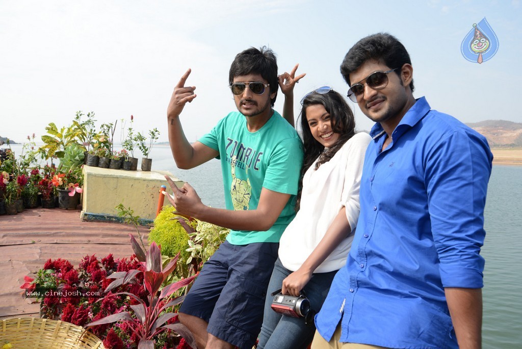Tholi Sandhya Velalo Stills n Walls - 40 / 42 photos