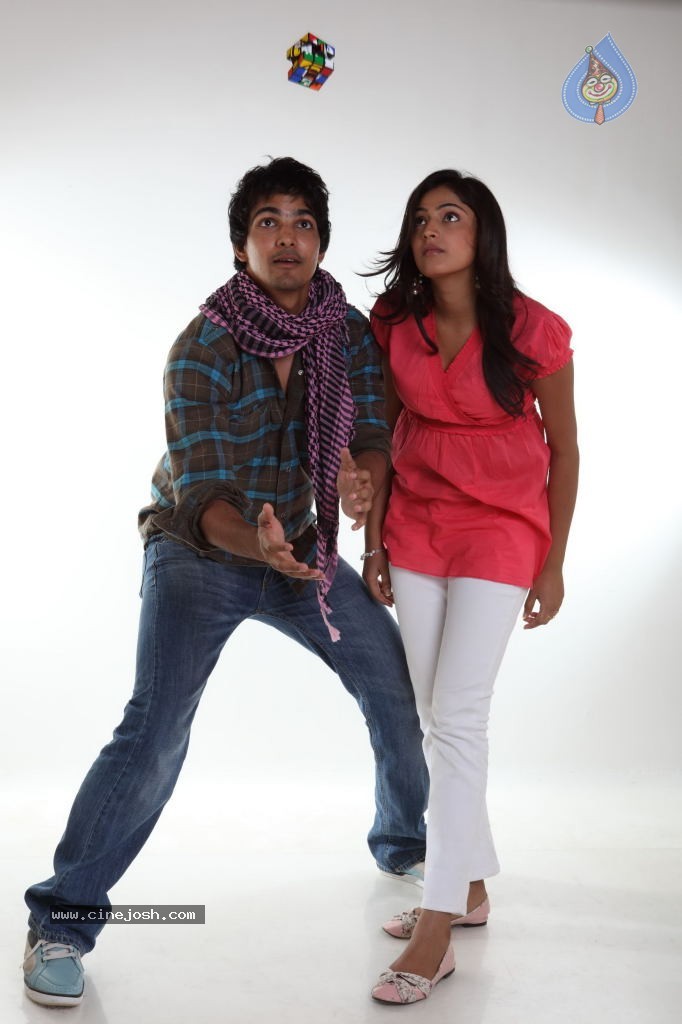 Thulli Ezhunthathu Kadhal Movie Stills - 11 / 23 photos