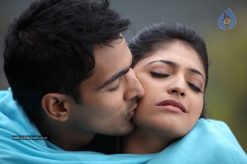 Thulli Ezhunthathu Kadhal Tamil Movie New Stills - 16 / 41 photos