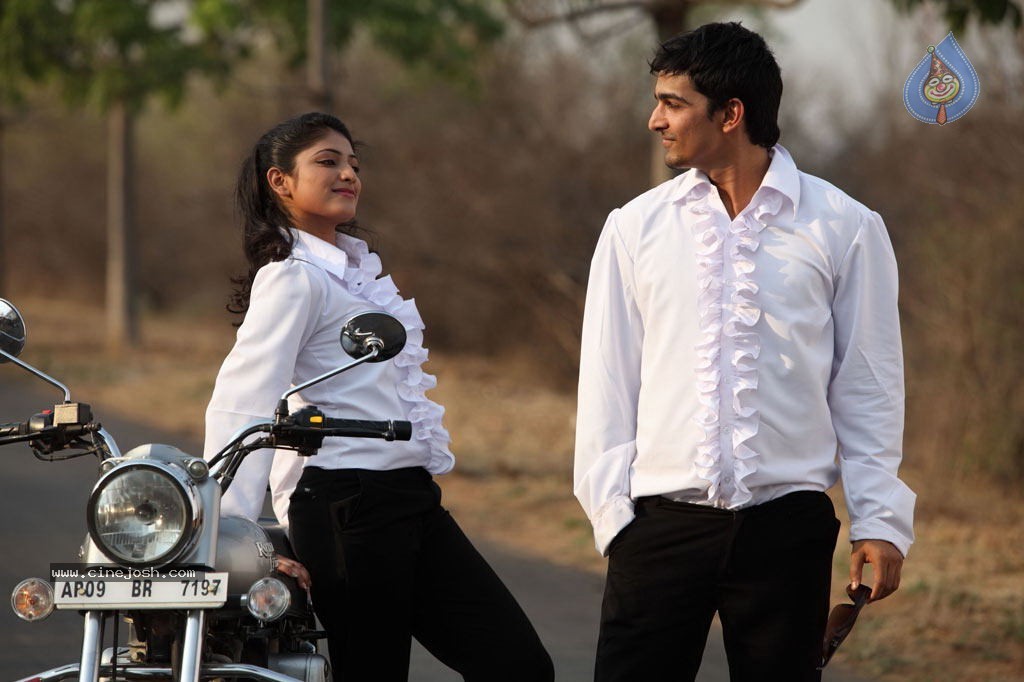 Thulli Ezhunthathu Kadhal Tamil Movie Stills - 10 / 112 photos