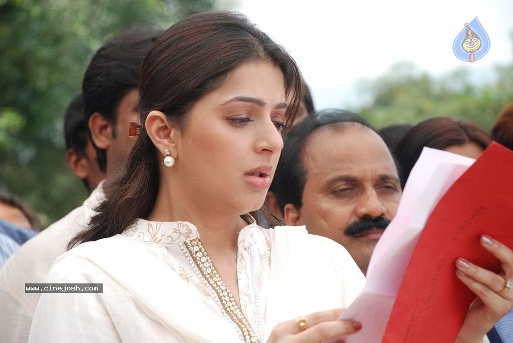 Thulli Ezhunthathu Kadhal Tamil Movie Stills - 23 / 112 photos