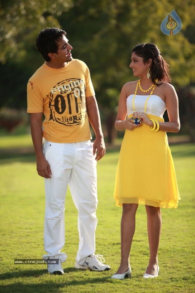 Thulli Ezhunthathu Kadhal Tamil Movie Stills - 29 / 112 photos