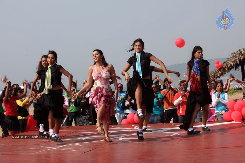 Thulli Ezhunthathu Kadhal Tamil Movie Stills - 36 / 112 photos