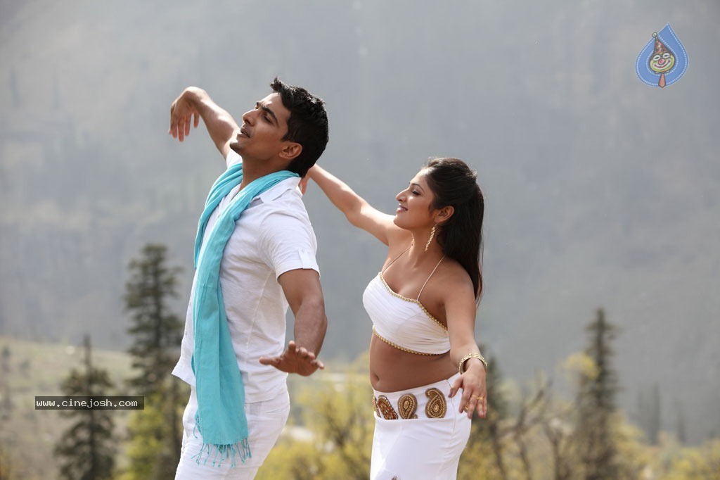 Thulli Ezhunthathu Kadhal Tamil Movie Stills - 43 / 112 photos