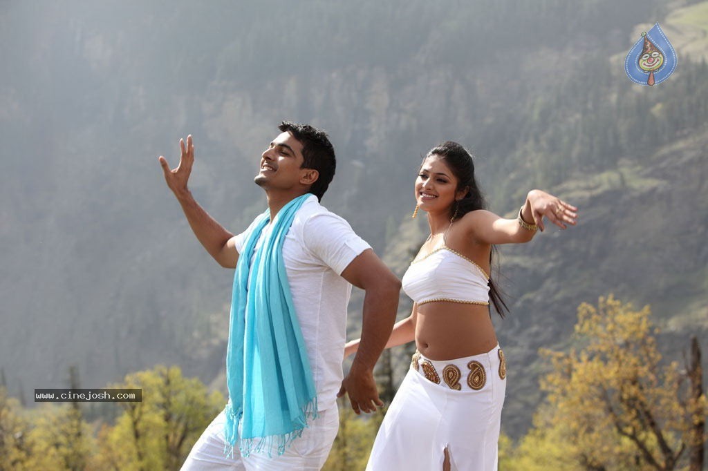 Thulli Ezhunthathu Kadhal Tamil Movie Stills - 46 / 112 photos
