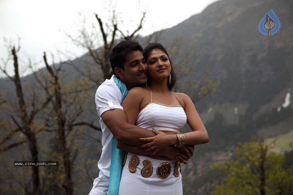 Thulli Ezhunthathu Kadhal Tamil Movie Stills - 50 / 112 photos