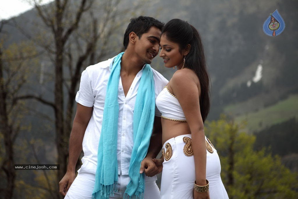 Thulli Ezhunthathu Kadhal Tamil Movie Stills - 51 / 112 photos