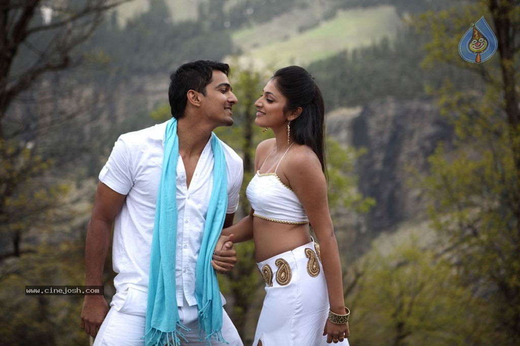 Thulli Ezhunthathu Kadhal Tamil Movie Stills - 52 / 112 photos