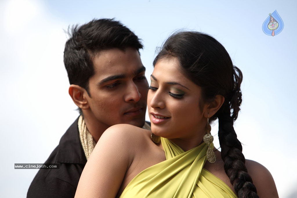 Thulli Ezhunthathu Kadhal Tamil Movie Stills - 59 / 112 photos