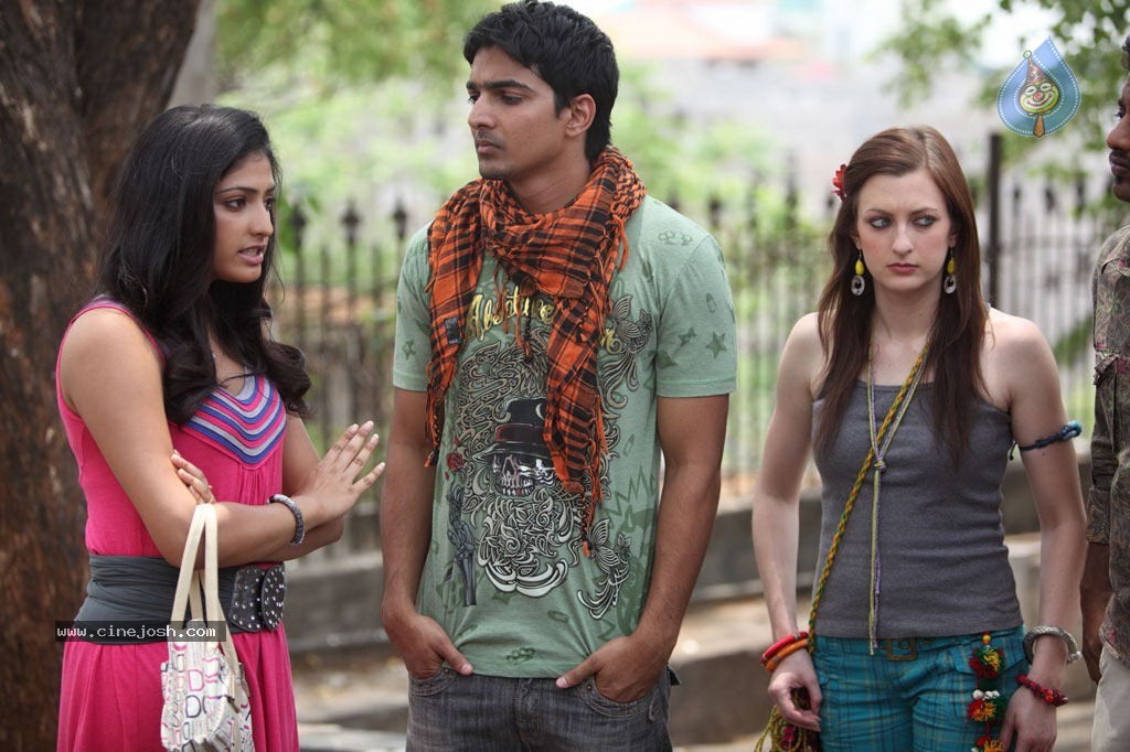 Thulli Ezhunthathu Kadhal Tamil Movie Stills - 73 / 112 photos