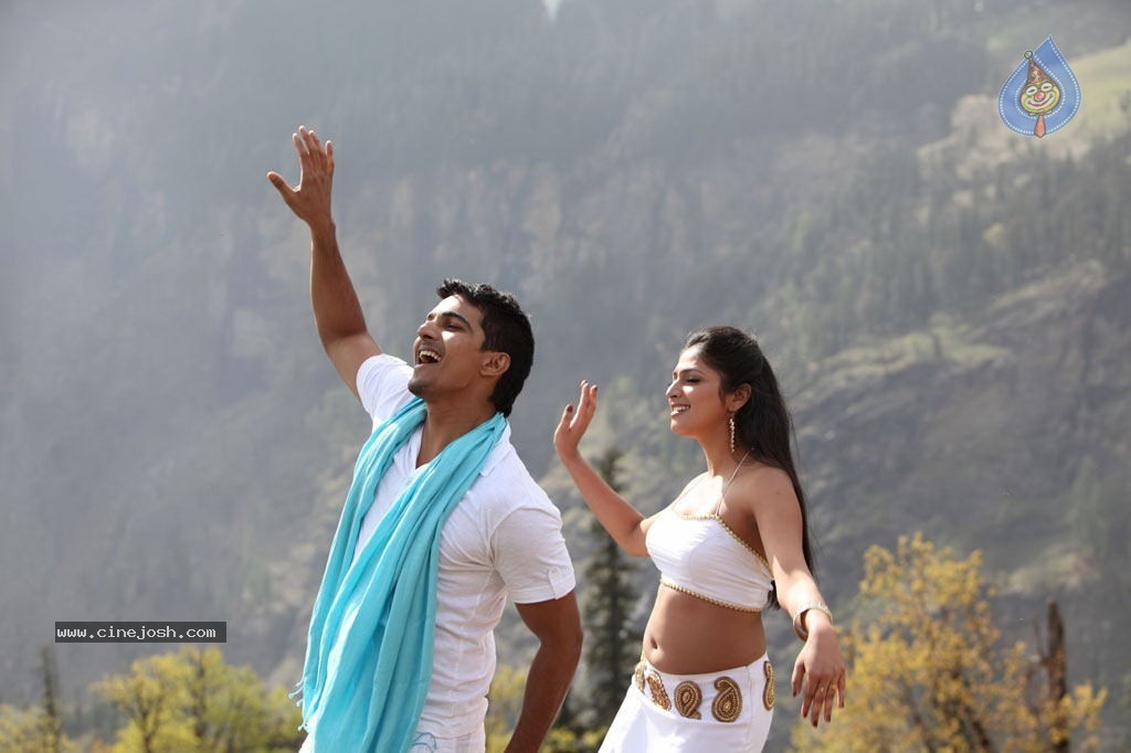 Thulli Ezhunthathu Kadhal Tamil Movie Stills - 78 / 112 photos