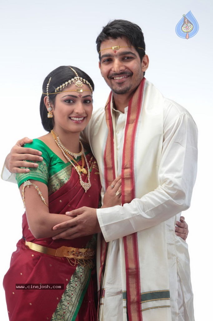 Thulli Ezhunthathu Kadhal Tamil Movie Stills - 97 / 112 photos