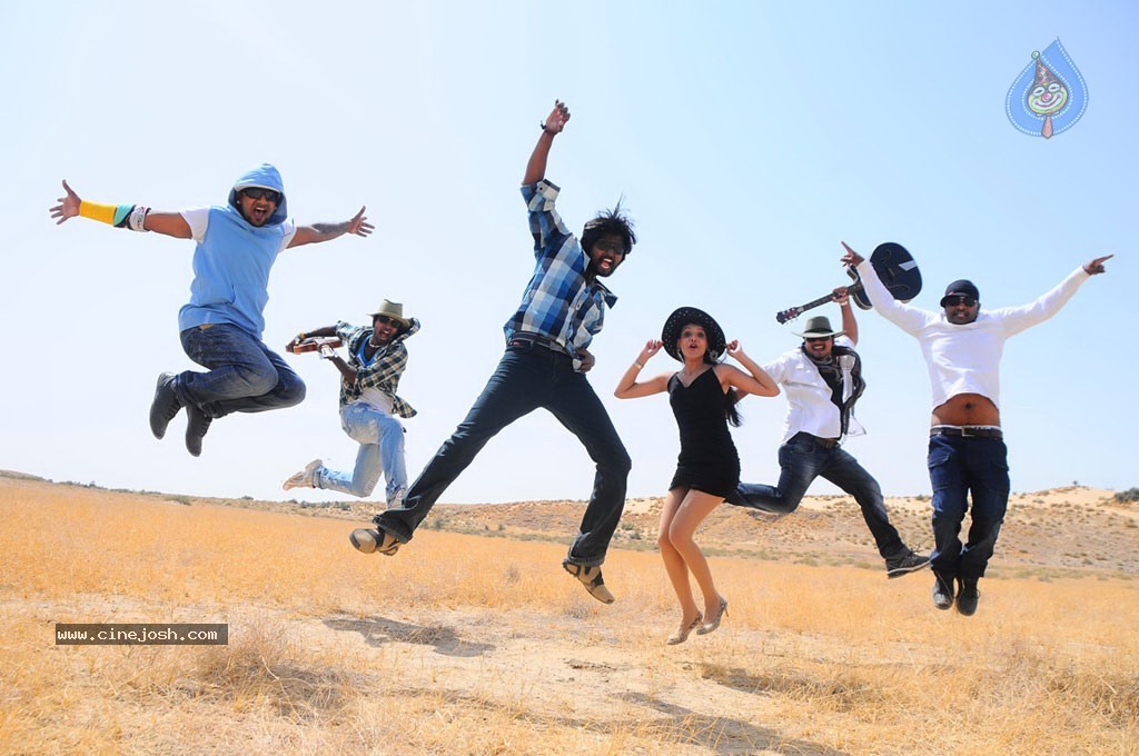 Thulli Vilaiyadu Tamil Movie Hot Stills - 7 / 52 photos