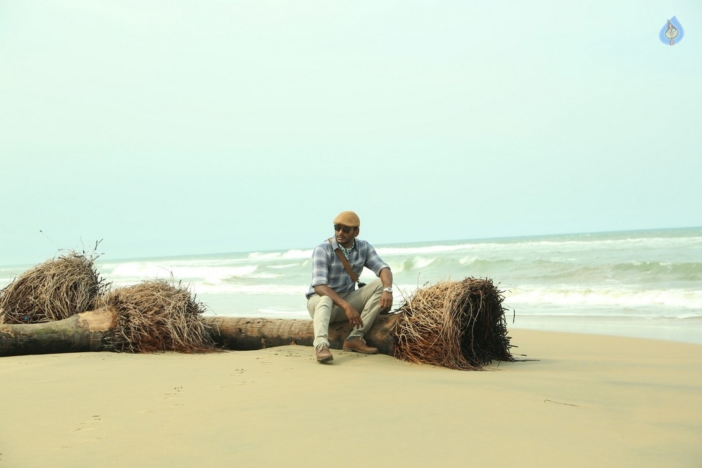 Thupparivaalan Tamil Film Stills - 3 / 41 photos