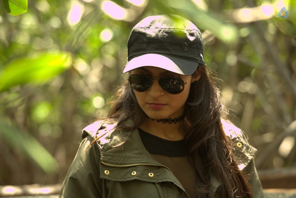Thupparivaalan Tamil Film Stills - 12 / 41 photos