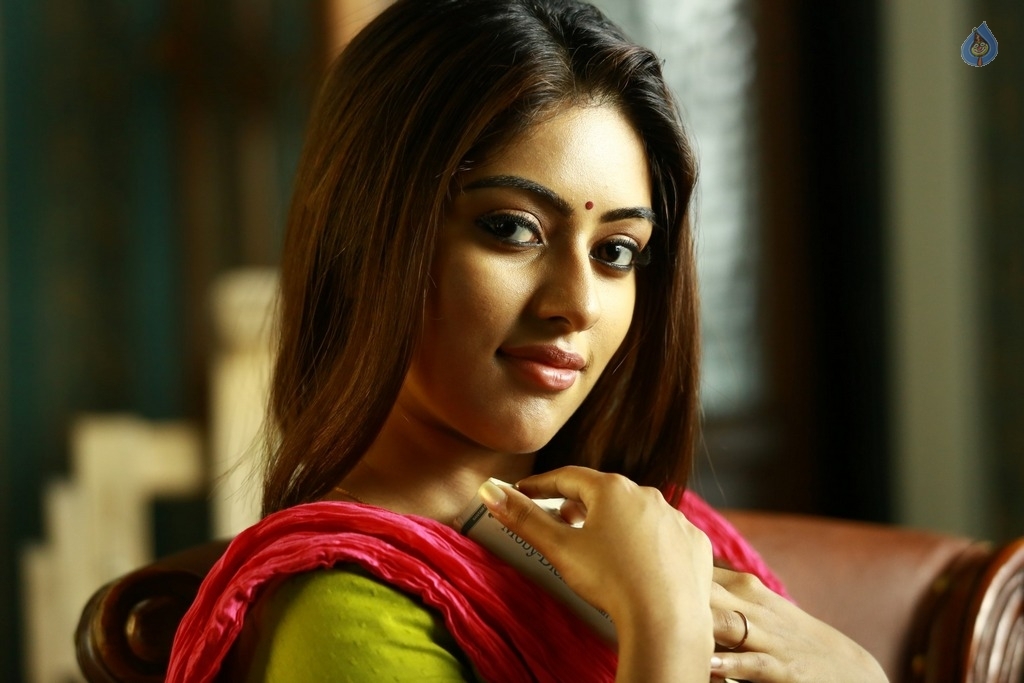 Thupparivaalan Tamil Film Stills - 32 / 41 photos