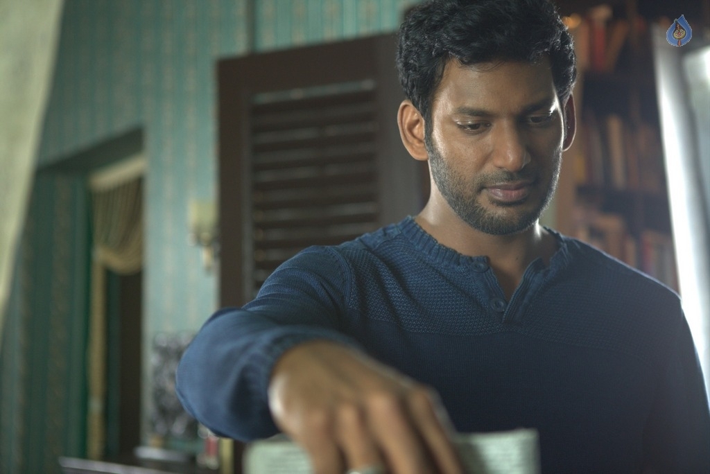 Thupparivaalan Tamil Film Stills - 37 / 41 photos
