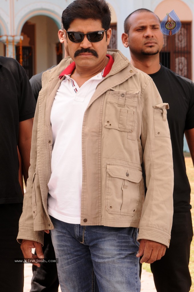 Tikka Movie New Stills - 55 / 89 photos