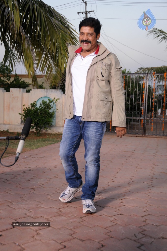 Tikka Movie New Stills - 76 / 89 photos