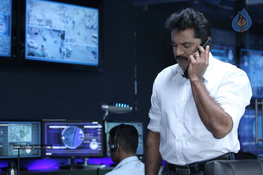 Traffic Movie Stills - 16 / 60 photos