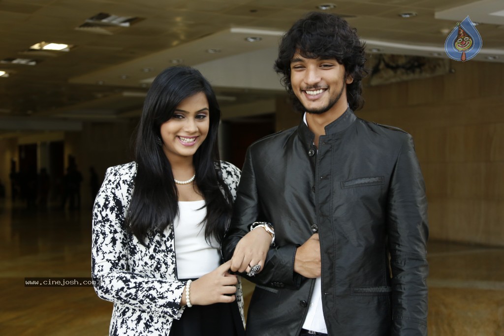 Tulasi and Gautham Karthik Stills - 17 / 70 photos
