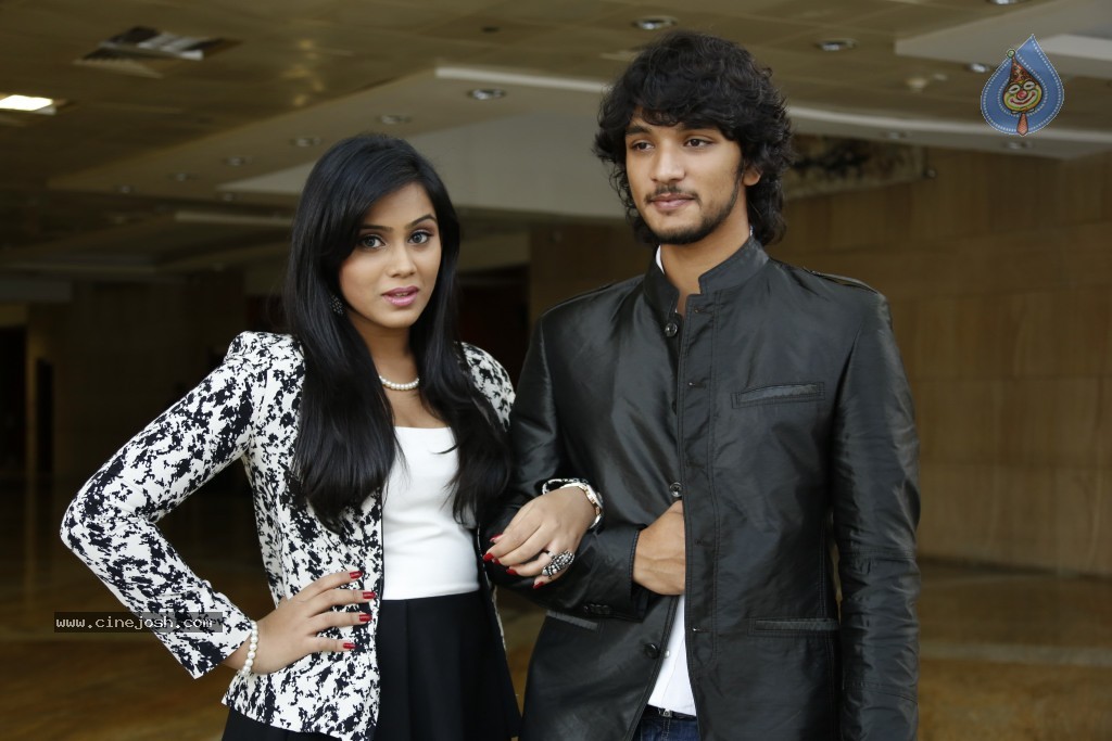 Tulasi and Gautham Karthik Stills - 19 / 70 photos