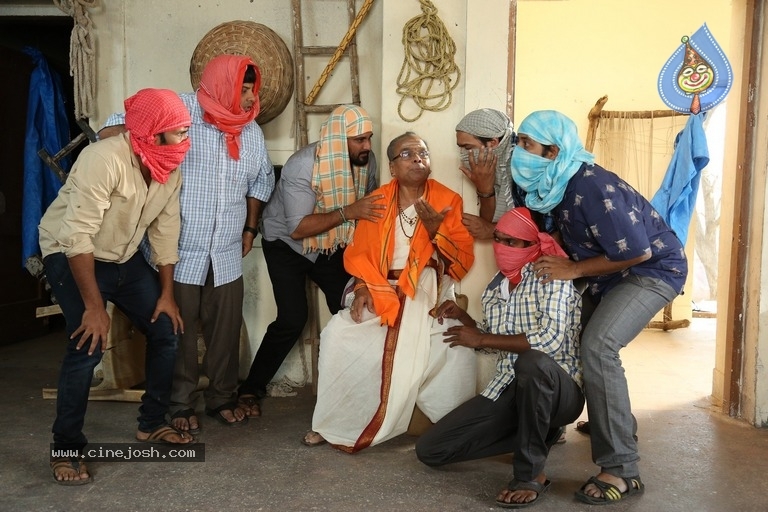 U Pe Ku Ha Movie Stills - 17 / 42 photos