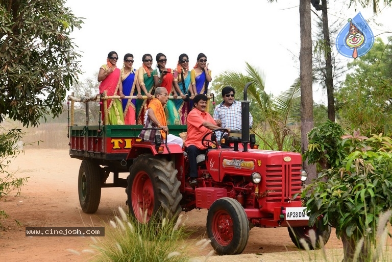U Pe Ku Ha Movie Stills - 18 / 42 photos