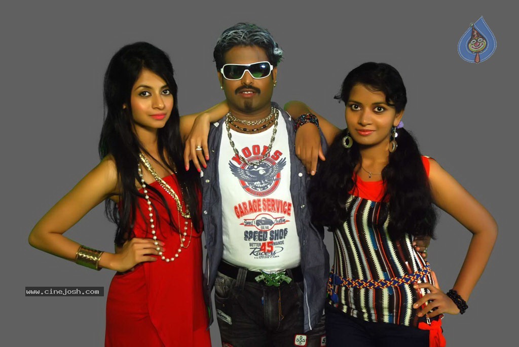 Unakku 20 Enakku 40 Tamil Movie Stills - 8 / 41 photos