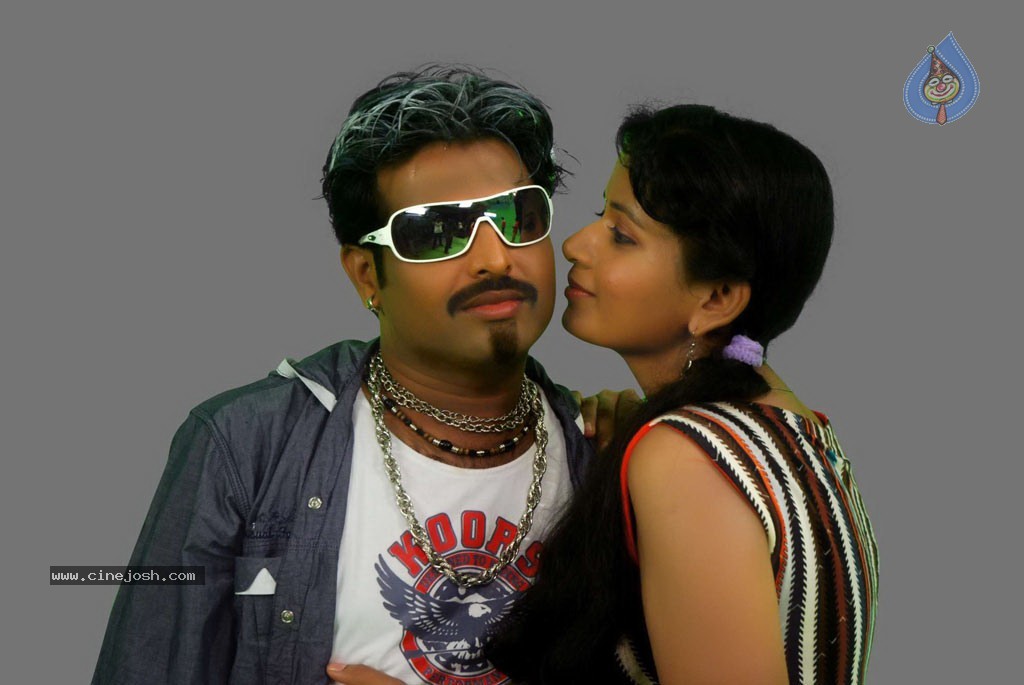 Unakku 20 Enakku 40 Tamil Movie Stills - 11 / 41 photos
