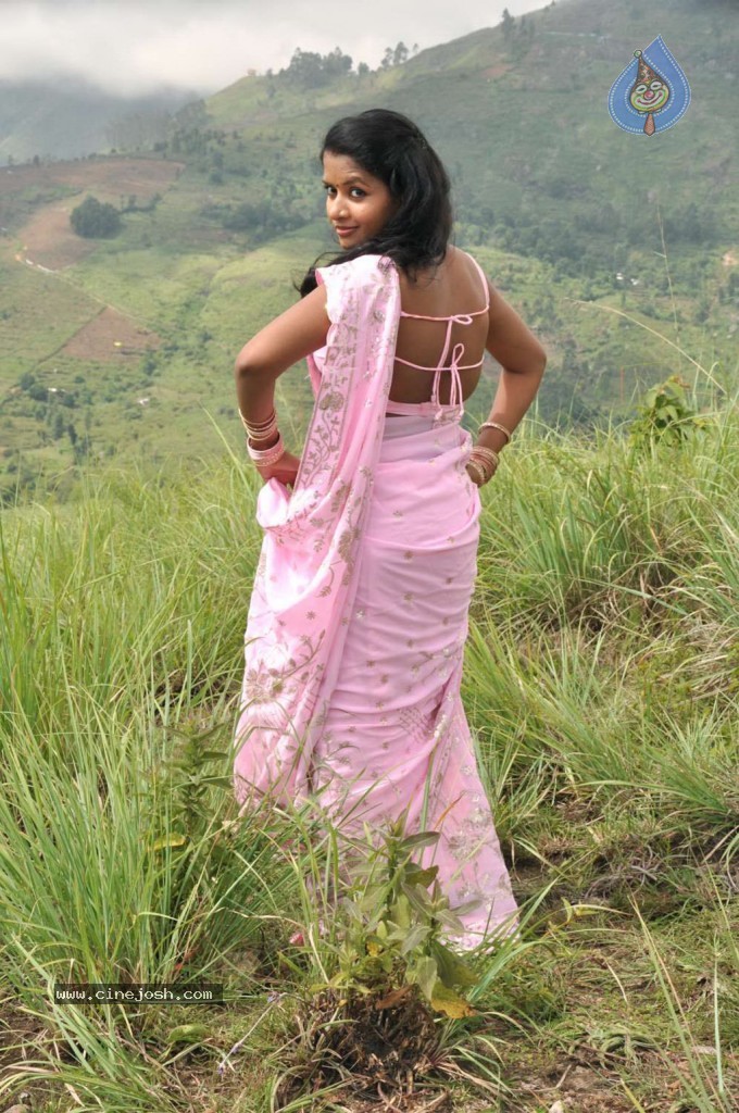 Unakku 20 Enakku 40 Tamil Movie Stills - 38 / 41 photos