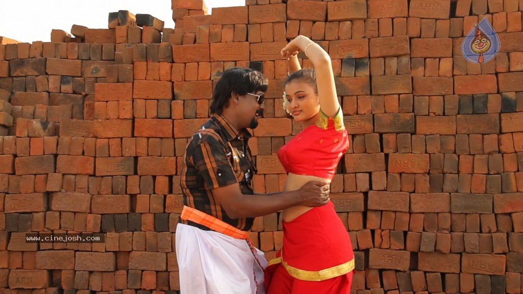 Unathu Vizhiyil Tamil Movie Spicy Stills - 8 / 18 photos