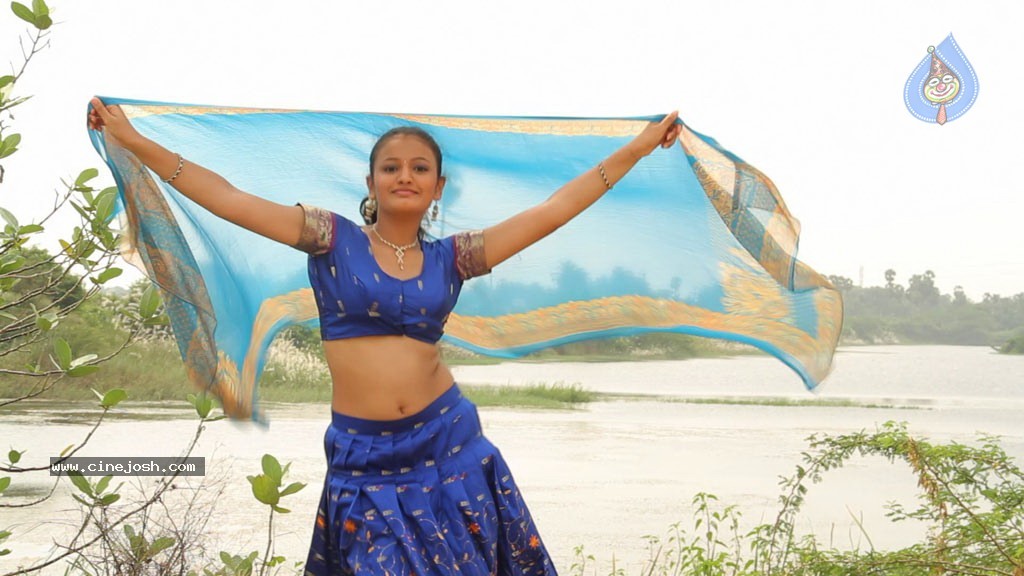 Unathu Vizhiyil Tamil Movie Spicy Stills - 18 / 18 photos