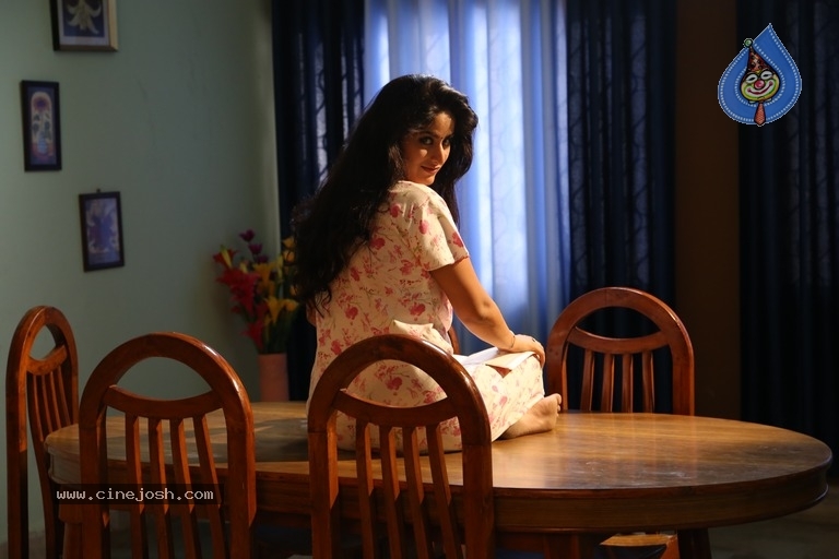 Undha Ledha Movie Working Stills - 12 / 12 photos