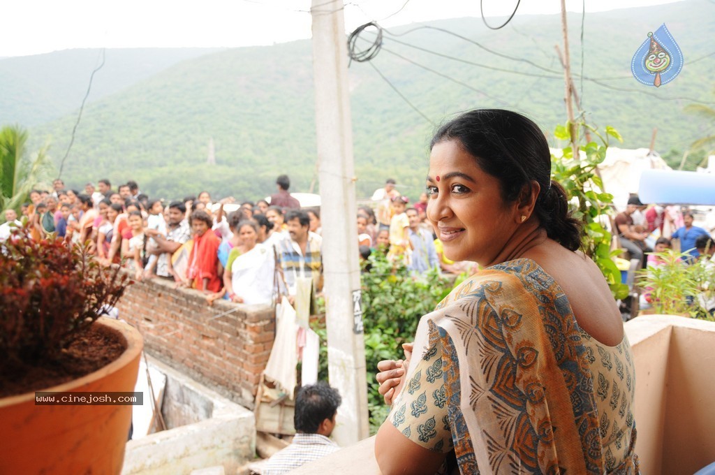Undile Manchikaalam Mundumundunaa Stills - 2 / 30 photos