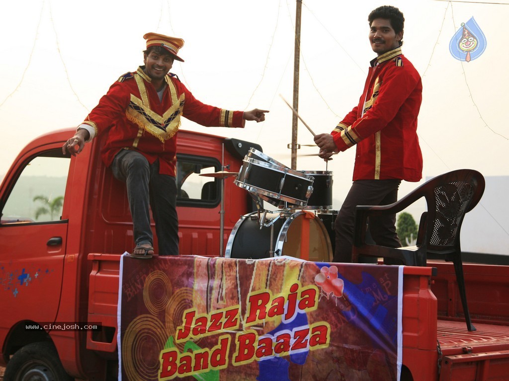 Undile Manchikaalam Mundumundunaa Stills - 11 / 30 photos