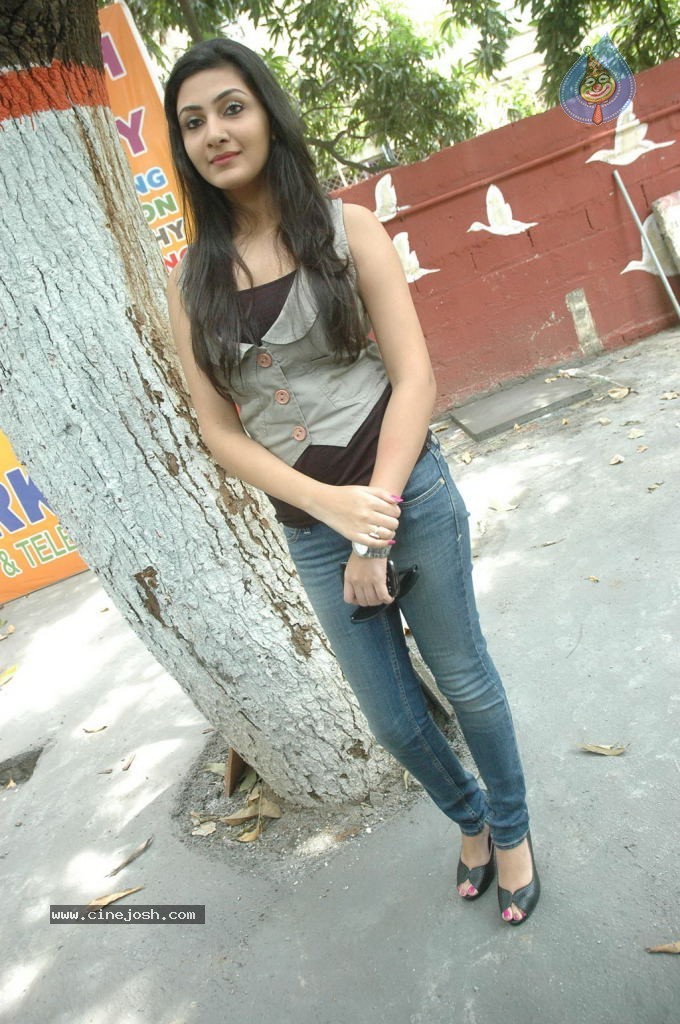 Unnodu Oru Naal Tamil Movie Photos - 29 / 44 photos