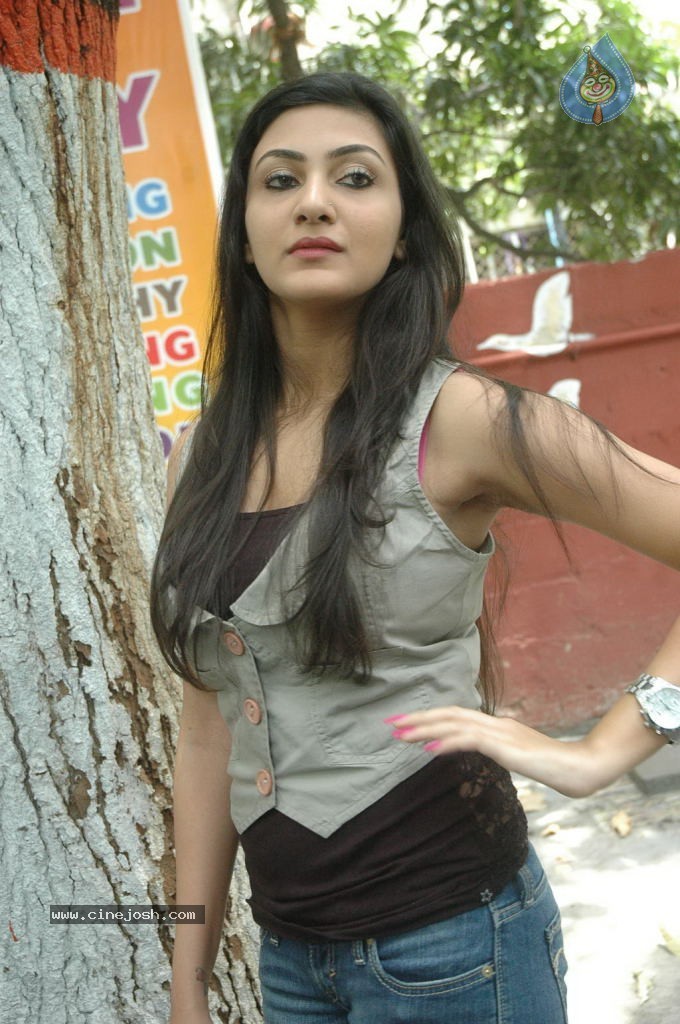 Unnodu Oru Naal Tamil Movie Photos - 40 / 44 photos