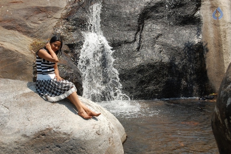 Uppu Pili Karam Tamil Movie Photos - 18 / 29 photos