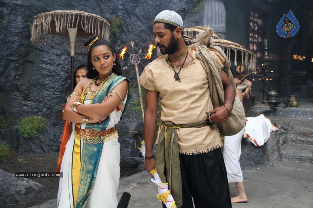 Urumi Movie New Stills - 8 / 56 photos
