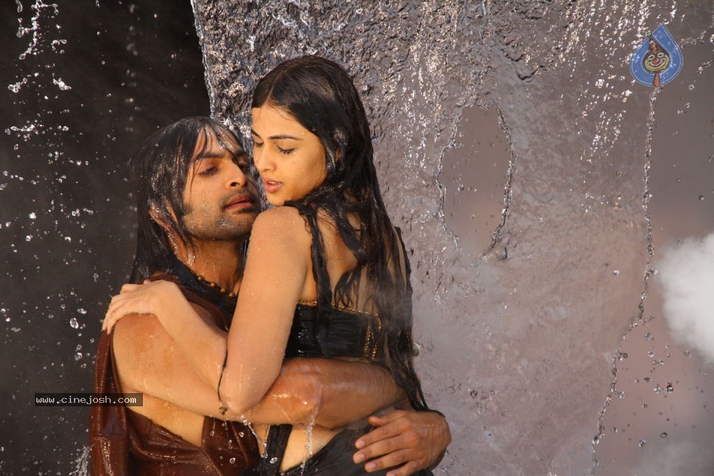 Urumi Movie New Stills - 18 / 56 photos